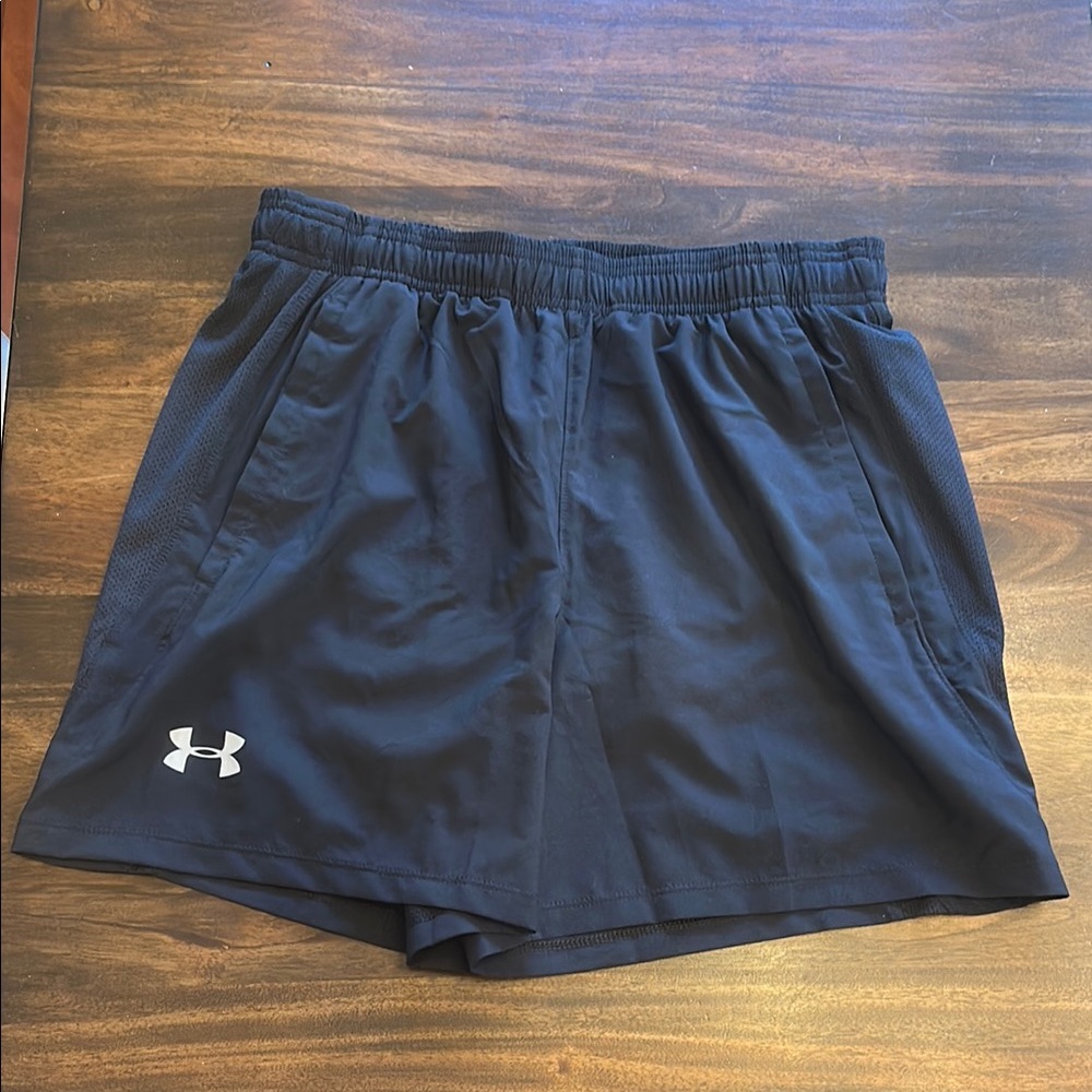 Under Armour Men’s M Black Shorts